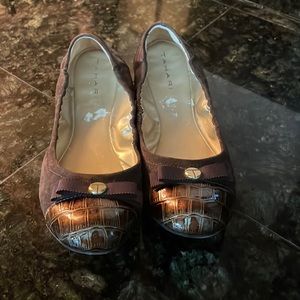 Cute Tahiti Flats Brown and bronze with stylish bow.